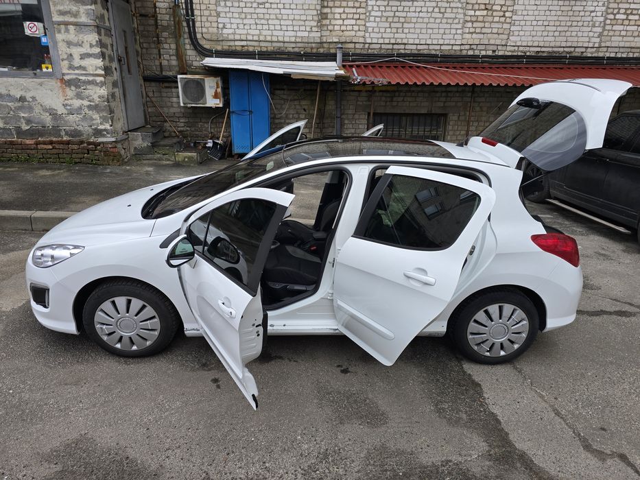 Peugeot 308 2011 г.   1.6D MT дизель