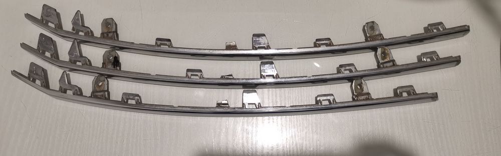 Молдинг хром в решотку фольцваген тигуан