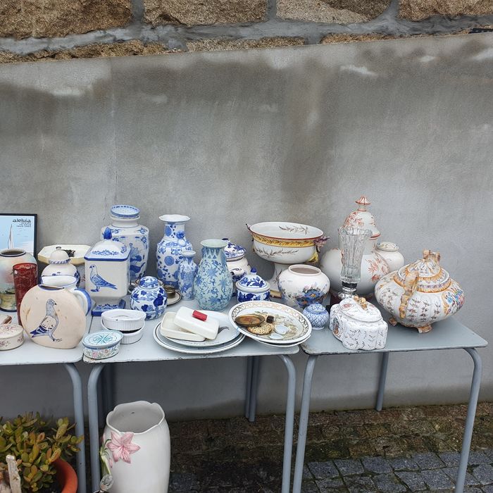 Various ceramic pieces451667606603704323