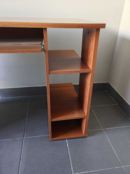 Secretária de Computador com Prateleiras | 130x76x55 cm