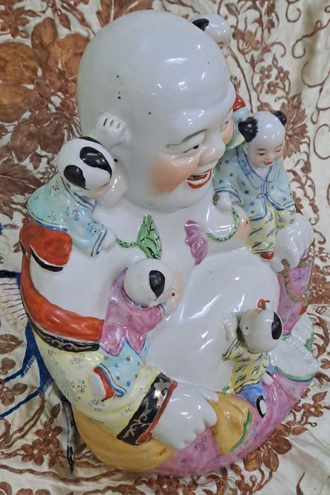 Grande Buda em porcelana antiga