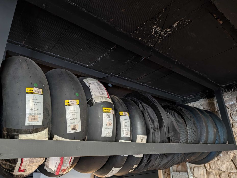 Venda de pneus Dunlop 125/80 + 200/70 (novos+usados, pneus para chuva)