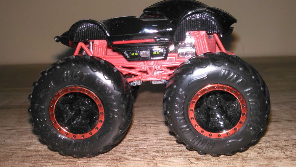 Auto monster truck Hot Wheels 2szt.