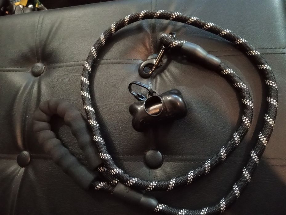 Smycz dla psa z woreczkami