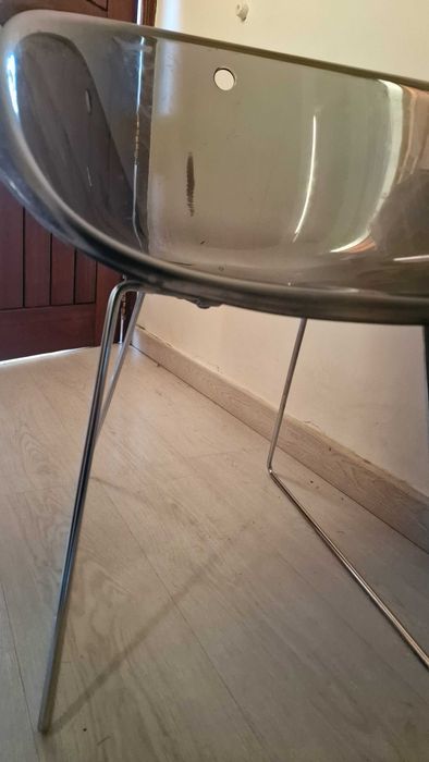 2 Cadeiras transparentes cada uma 25€
