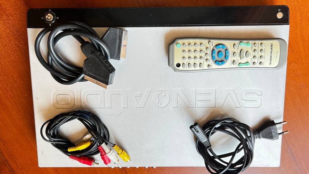 Продам DVD плеєр Sven +  DVD диски