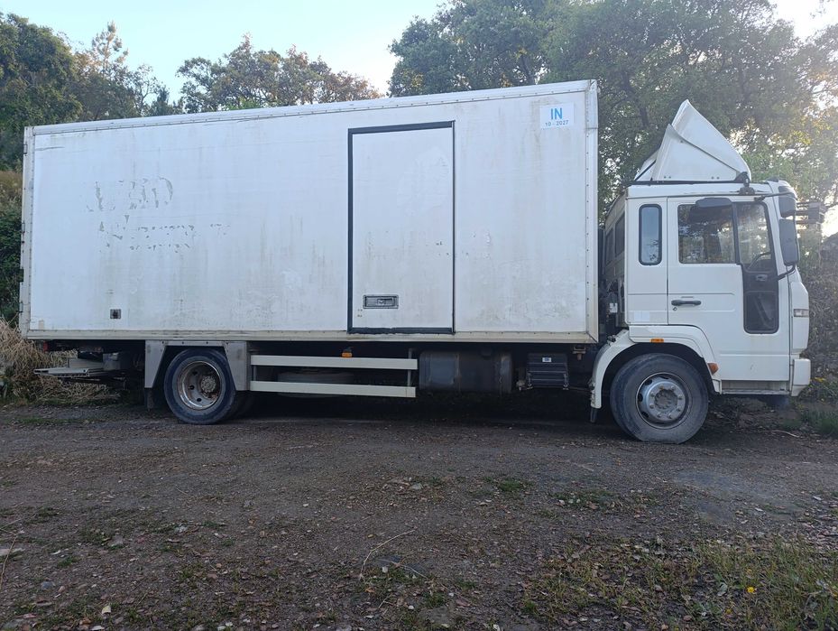 Camião Volvo FL L12 euro 3  com caixa isotérmica e plataforma de 2005 - oportunidade