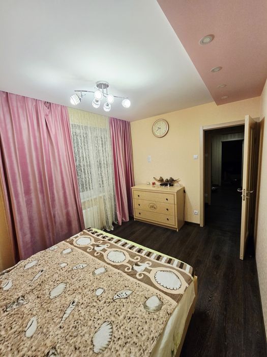 Сдам шикарную 4к квартиру на Лазурном. Автономное газовое отопление