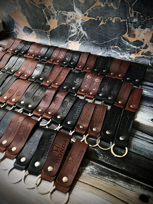 Брелок,брелки с логотипом авто.Іменний,шкіряний брелок для ключів.