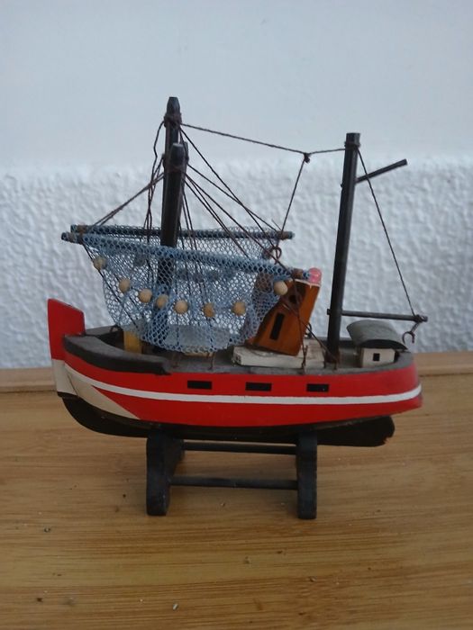 Barco de colecção em madeira tradicional de pesca 25cm de comprimento