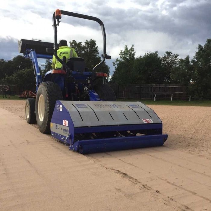 Aerator wibracyjny imants shockwave sw 155 Rink nacinanie trawnika John Deere Aerator SISIS Wertykulator Redexim napowietrzanie WIEDENMANN Toro