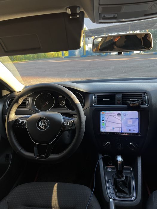 Volkswagen Jetta 2015 1.8 бензин Автомат  Aisin