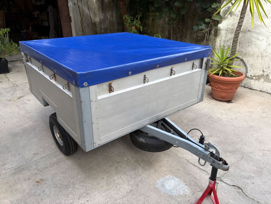 ATRELADO / REBOQUE 300KG com lona e pés de arrumação
