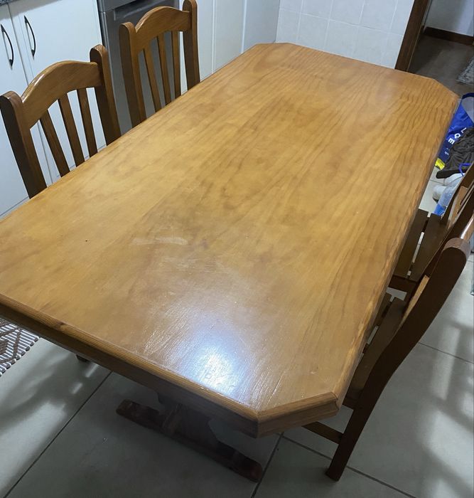 Mesa com 6 cadeiras