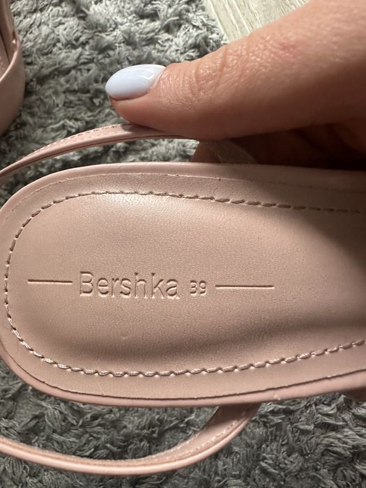 Жіночі туфлі на підборах,туфлі човники лодочки Bershka