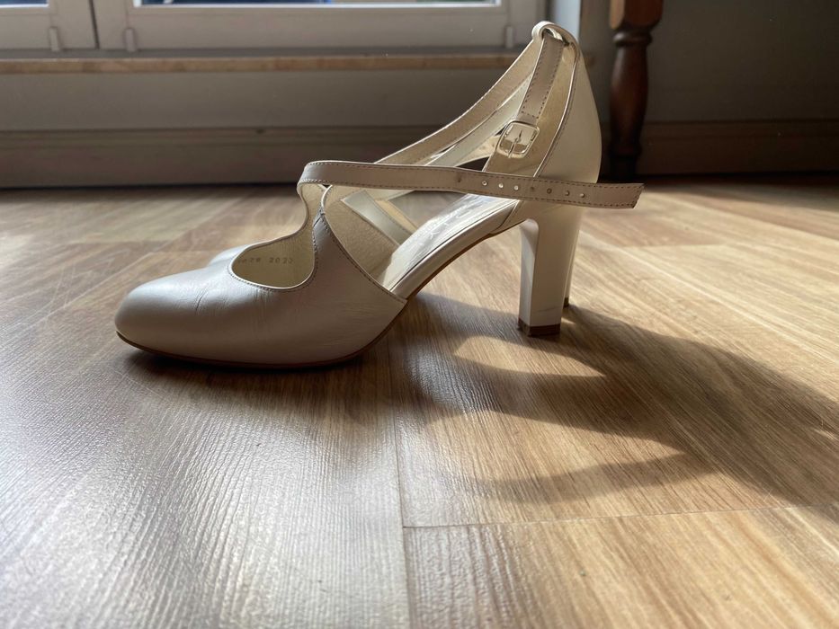 Buty ślubne Kotyl rozmiar 37 kolor biały perła
