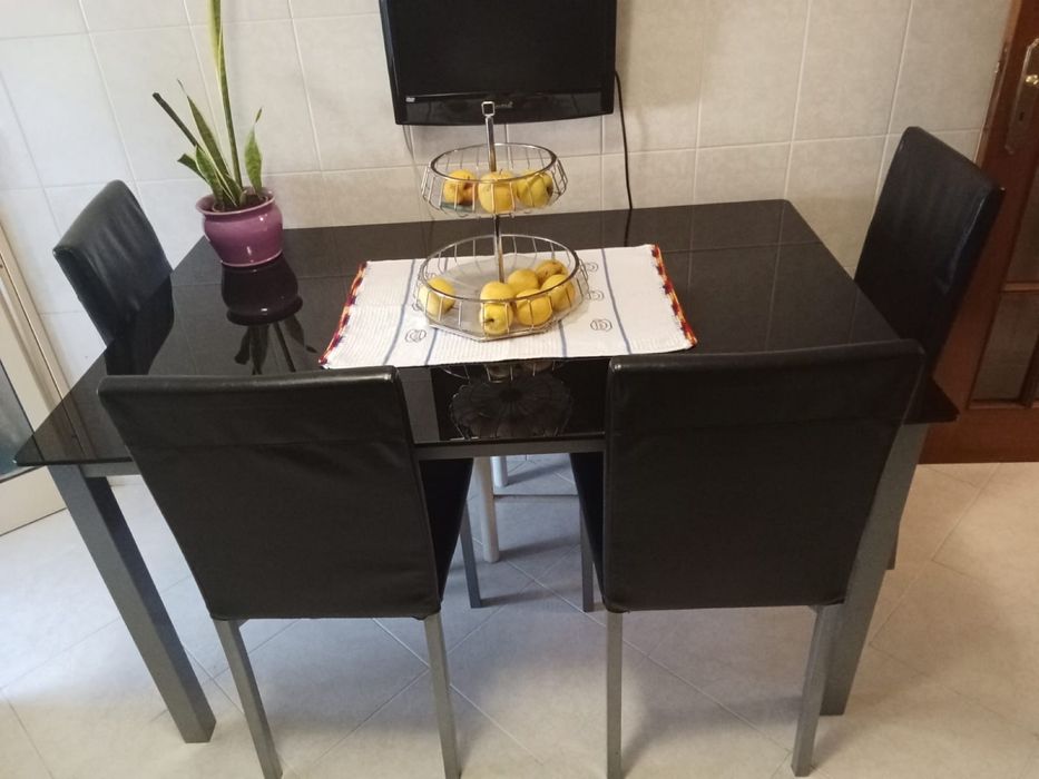 Mesa com cadeiras