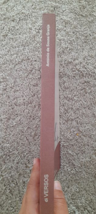 livro "di VERSOS", de autoria de António de Sousa Granja