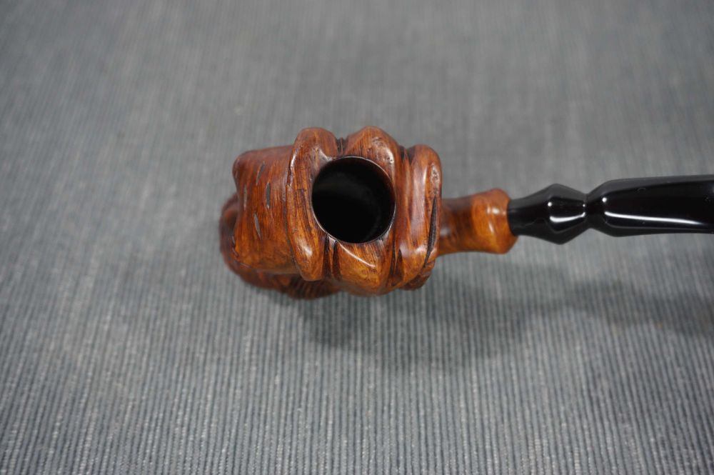 Bonito e antigo cachimbo antropomórfico Butz-Choquin, em urze (França)