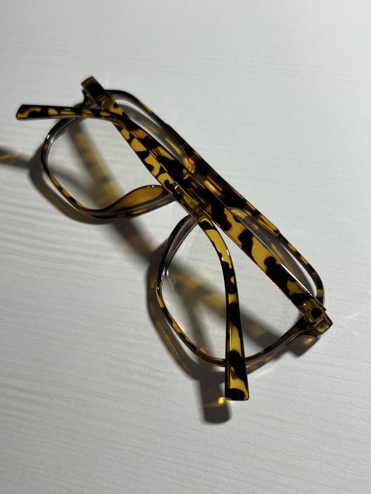 Окуляри, аксесуар