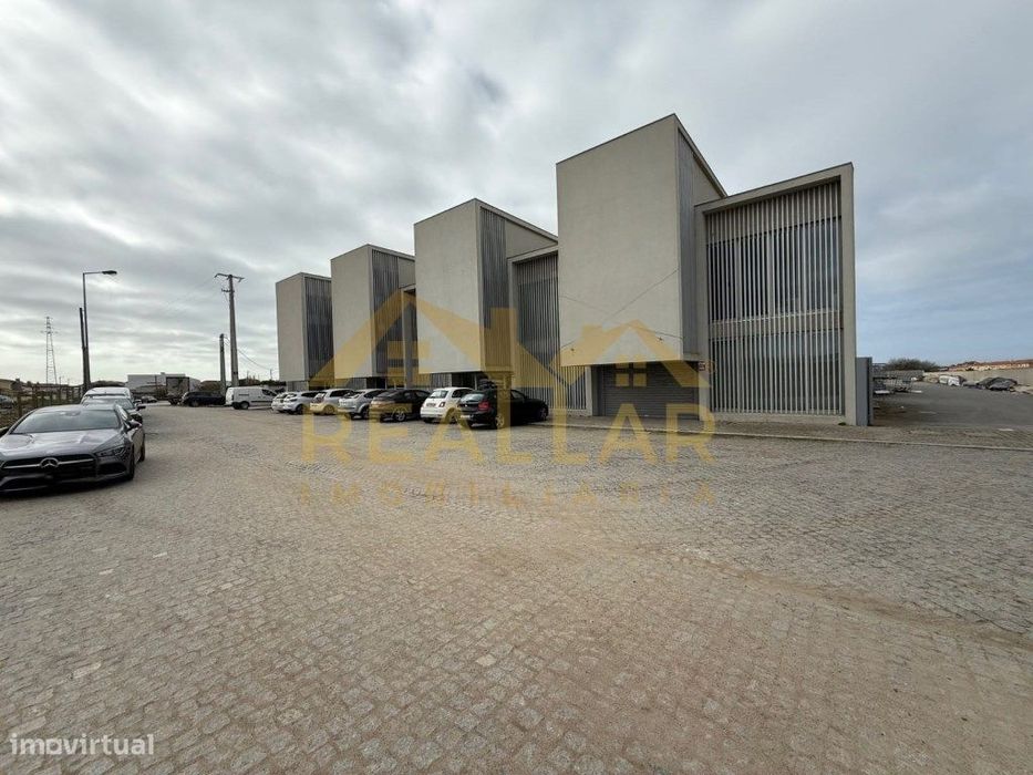 Espaçoso e Versátil Escritório