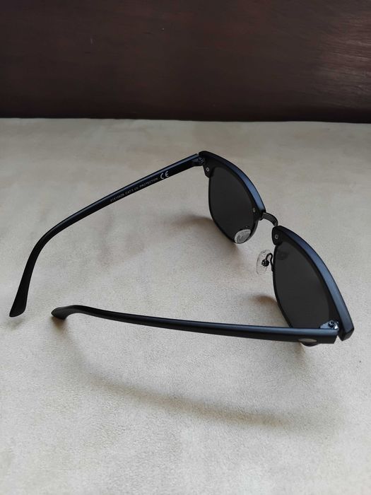 Óculos de sol pretos