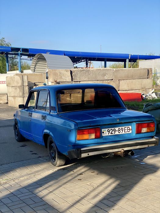 Автомобіль ваз 2105