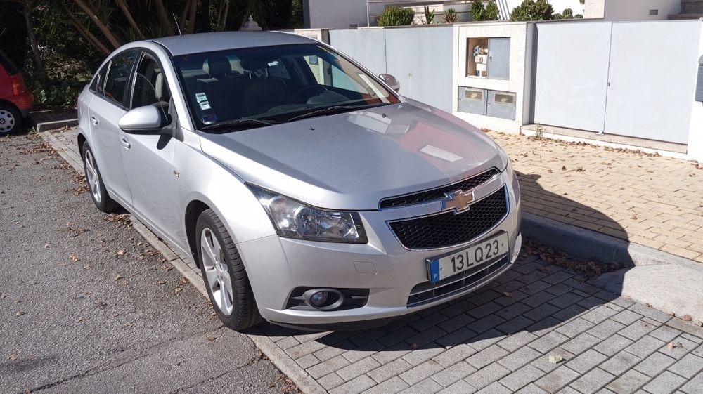 Chevrolet Cruze com caixa velocidades automáticas.