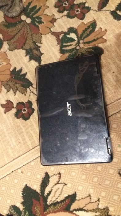 Продам ноутбук ACER на запчастини з зарядним пристроєм.