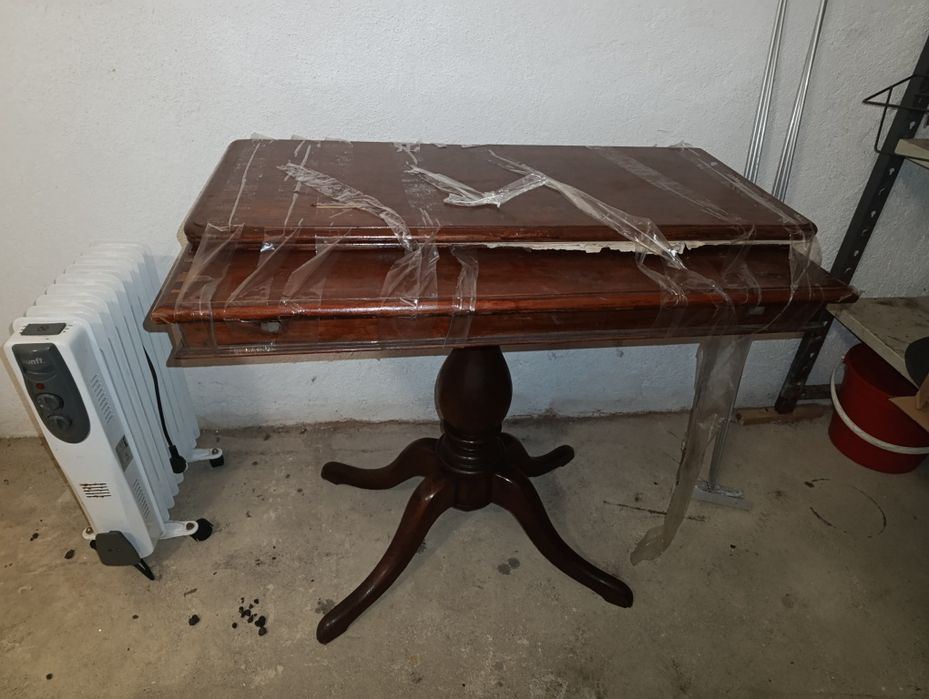 Mesa de Jantar Extensível em Madeira / Pé Central Clássica