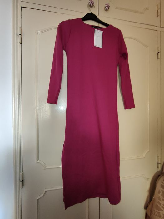 Vendo vestidos são novos