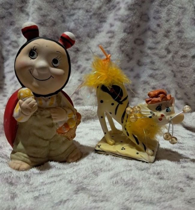 Статуэтки собачек и другие.