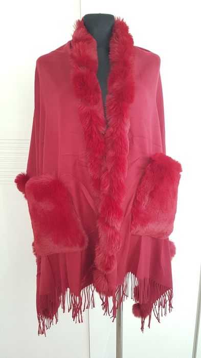 Piękny bordowy szal z kieszeniami