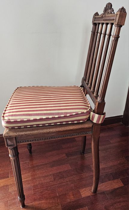 Cadeira neoclássica em palhinha