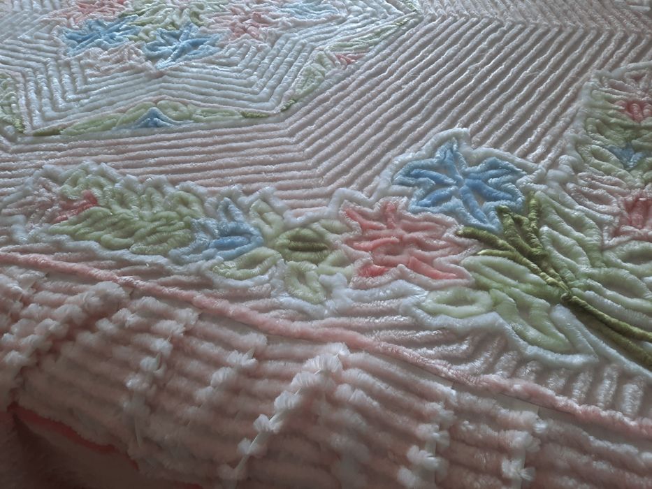 Colcha  fofinha cama de casal nova por estriar