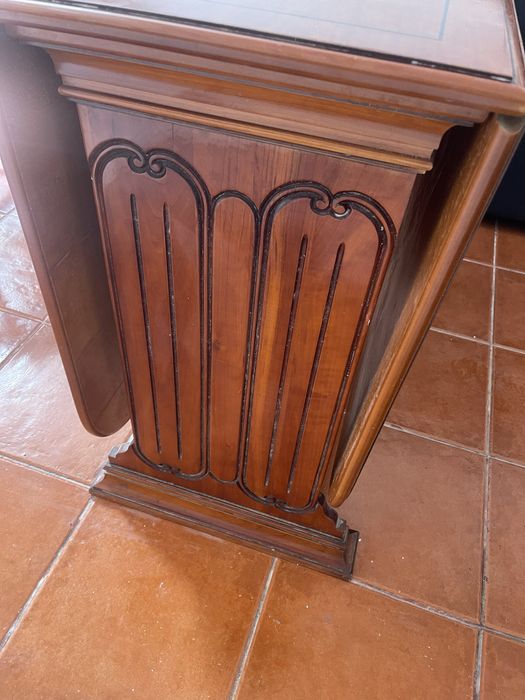 Mesa de jantar e 4 cadeiras