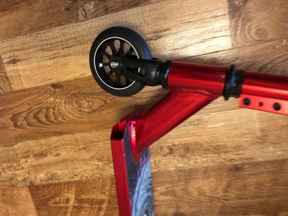 Надміцний трюковий самокат 
Колеса 110 мм
Витримує 100 кг