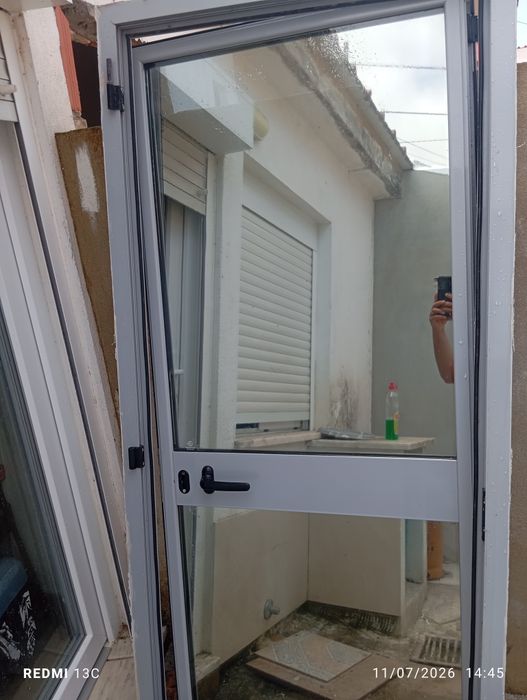 Porta em alumínio com vidro duplo
