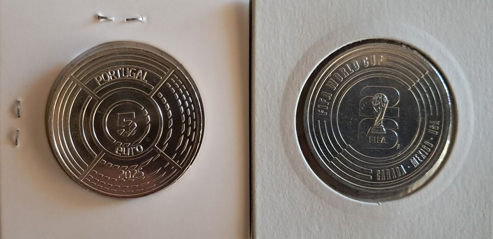 2 Moedas Comemorativas de Portugal UNC -  Cabo de São Vicente e FIFA