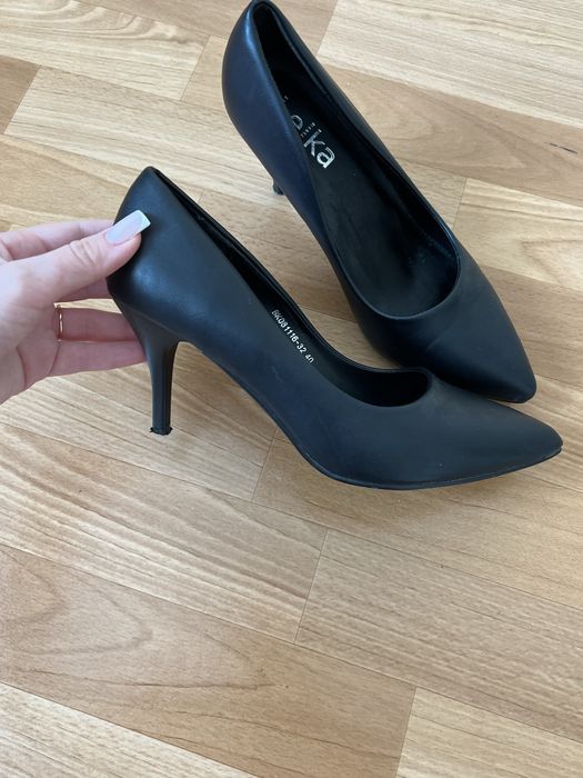 Чёрные лодочки на небольшом каблуке