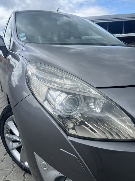 Продам автомобіль Renault scenic 3