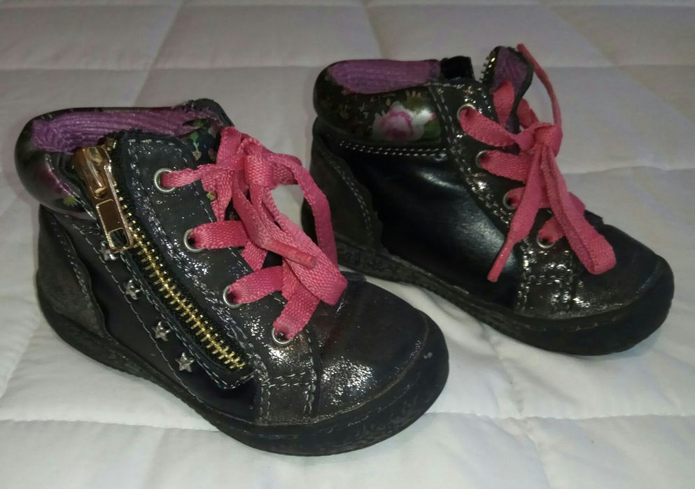 Botas. Muito bom estado. tam. 22