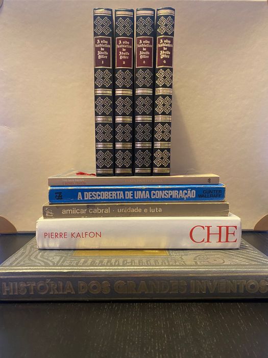 Livros de diferentes autores e temas