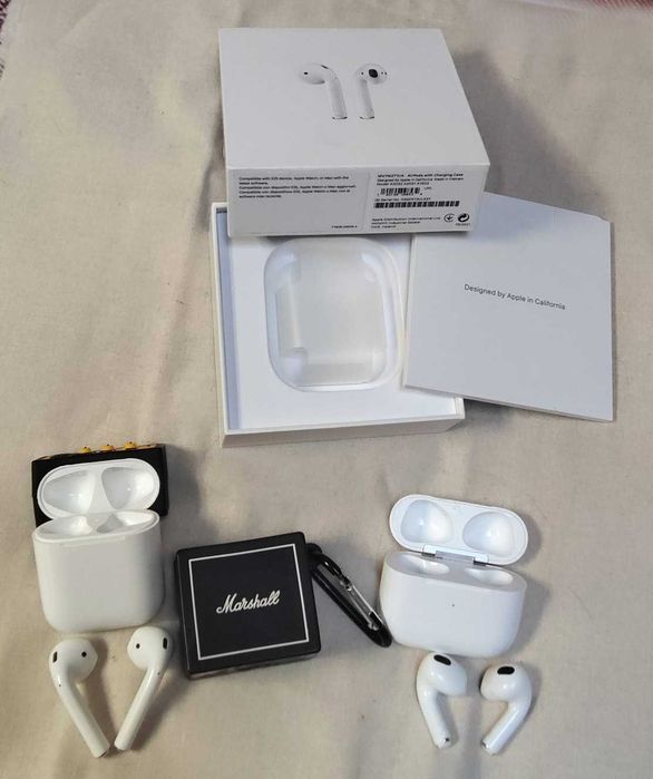 2 Dois Apple Airpods - 1 Apple Airpods 2 e 1 Apple Airpods 3 - com as respectivas caixas de Carregamento Originais
