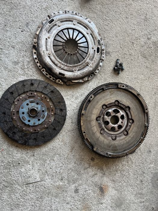 Демфер щеплення маховик 2.0 tdi bmp bmr VW Passat B6 Caddy Skoda