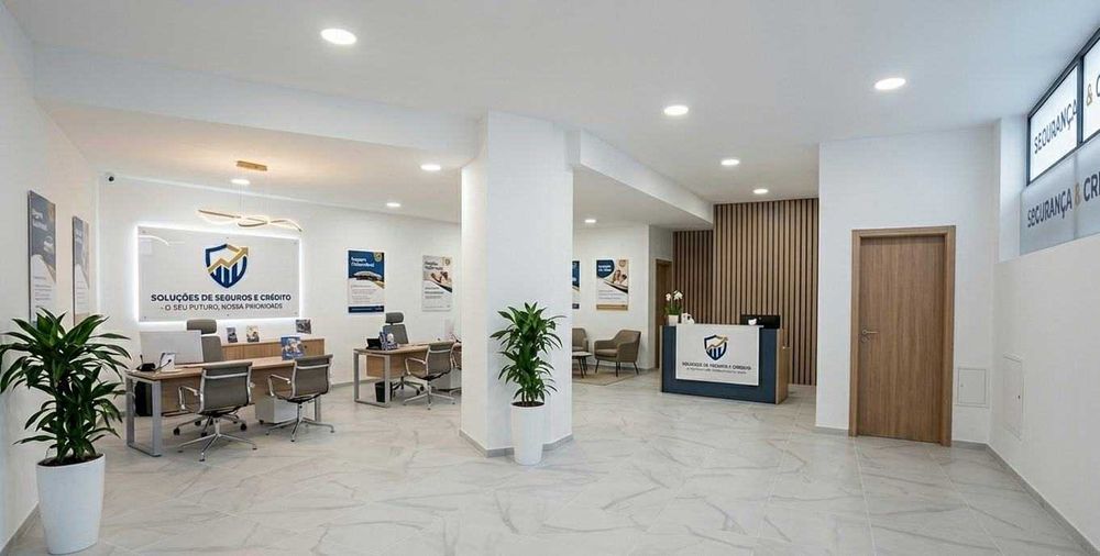 Espaço / Loja Comercial para arrendamento em Estrada da Circunvalação, Senhora da Hora - Matosinhos / Porto (Monte dos Burgos)