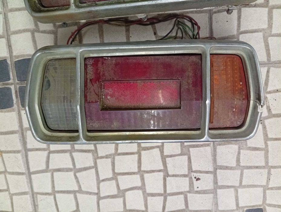 Farolins traseiros Datsun 1200
