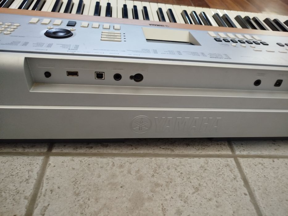 Piano Yamaha DGX 630