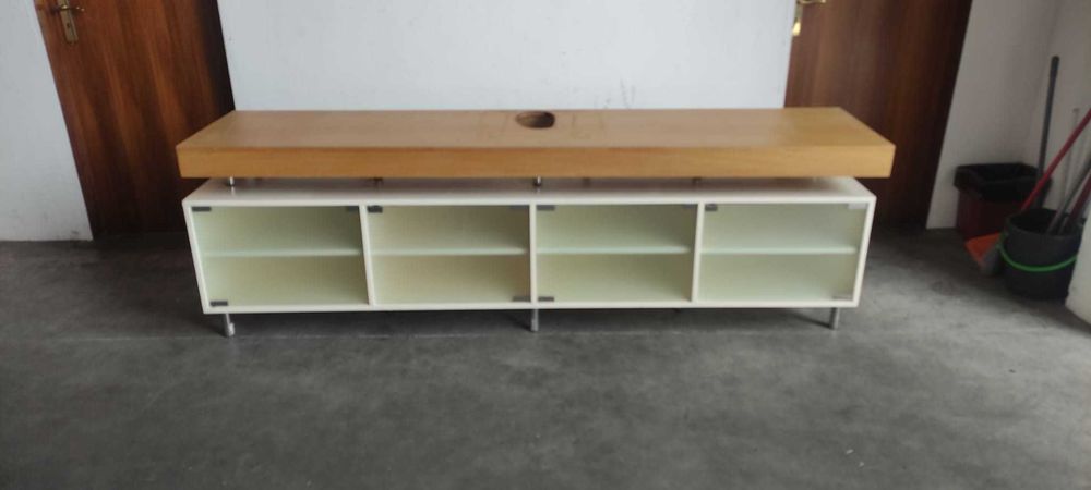 Movel Branco com Tampo madeira