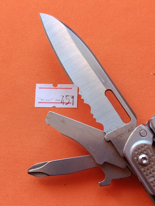 Мультитул Leatherman Free P2 с чехлом